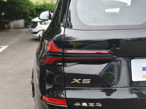 BMW X5 – Luxury Performance SUV with Advanced Technology and Global Appeal