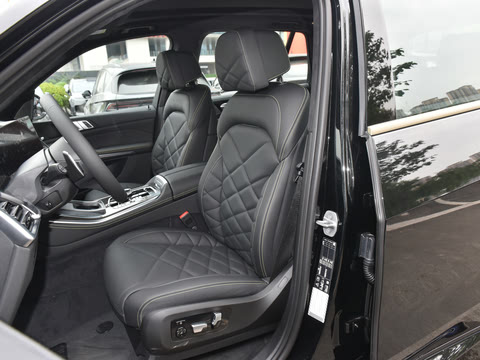 BMW X5 – Luxury Performance SUV with Advanced Technology and Global Appeal
