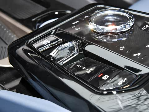 BMW 5 Series – Luxury Sedan with Exceptional Performance, Comfort, and Innovation