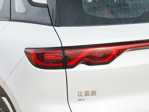 BYD Yuan UP – Compact All-Electric SUV for Urban and Youth Markets