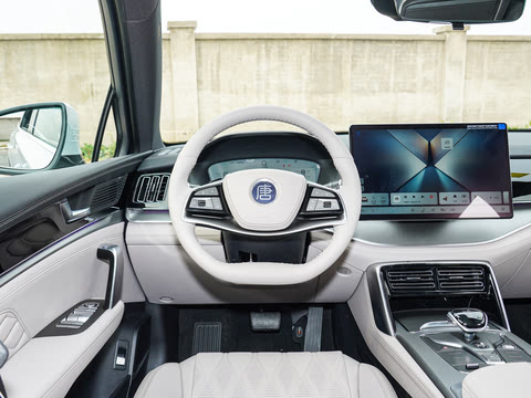 BYD Tang DM-i – 7-Seater Plug-in Hybrid SUV with Exceptional Fuel Economy