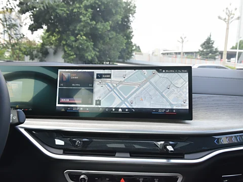 BMW X7 – Full-Size Luxury SUV with 3 Rows, Power
