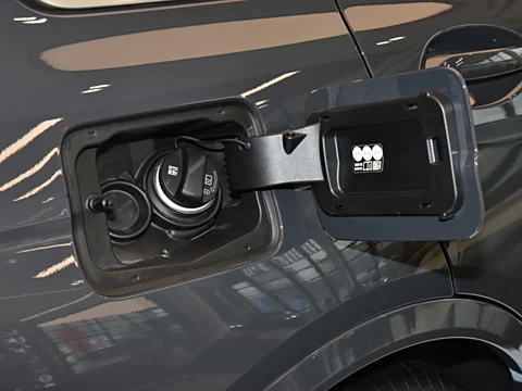 BMW X7 – Full-Size Luxury SUV with 3 Rows, Power
