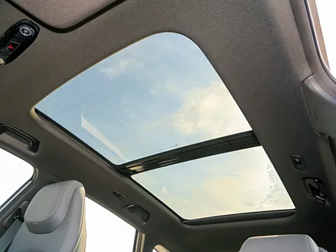Geely Galaxy L7 – Futuristic Hybrid SUV with Smart Tech and Dynamic Design