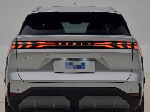 Geely Galaxy L7 – Futuristic Hybrid SUV with Smart Tech and Dynamic Design