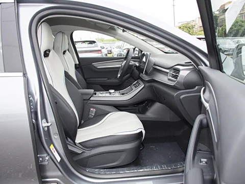 BYD Destroyer 05 – High-Efficiency Plug-in Hybrid Sedan for Global Drivers