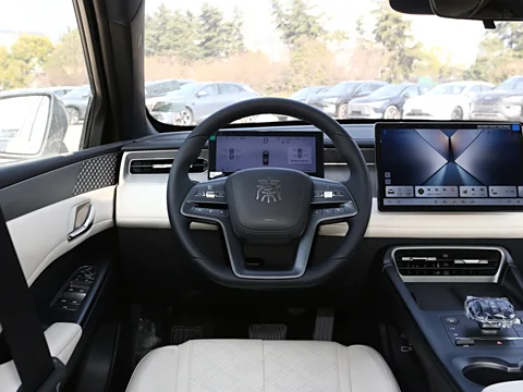 BYD Qin PLUS EV – All-Electric Smart Sedan with Long Range and Fast Charging