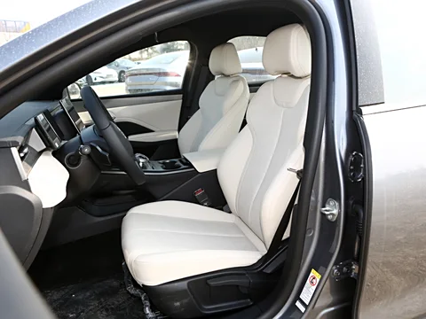 BYD Qin PLUS EV – All-Electric Smart Sedan with Long Range and Fast Charging