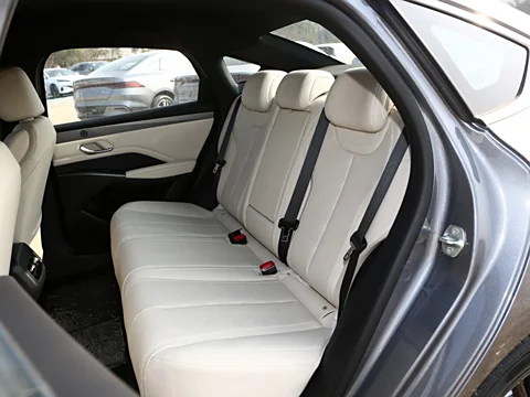 BYD Qin PLUS EV – All-Electric Smart Sedan with Long Range and Fast Charging