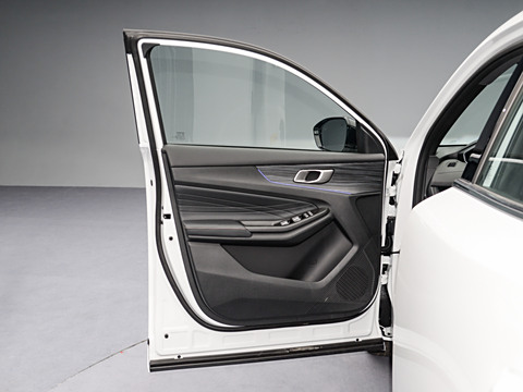 Changan Qiyuan Q05 – Innovative Plug-in Hybrid SUV with Extended Range and Advanced Features