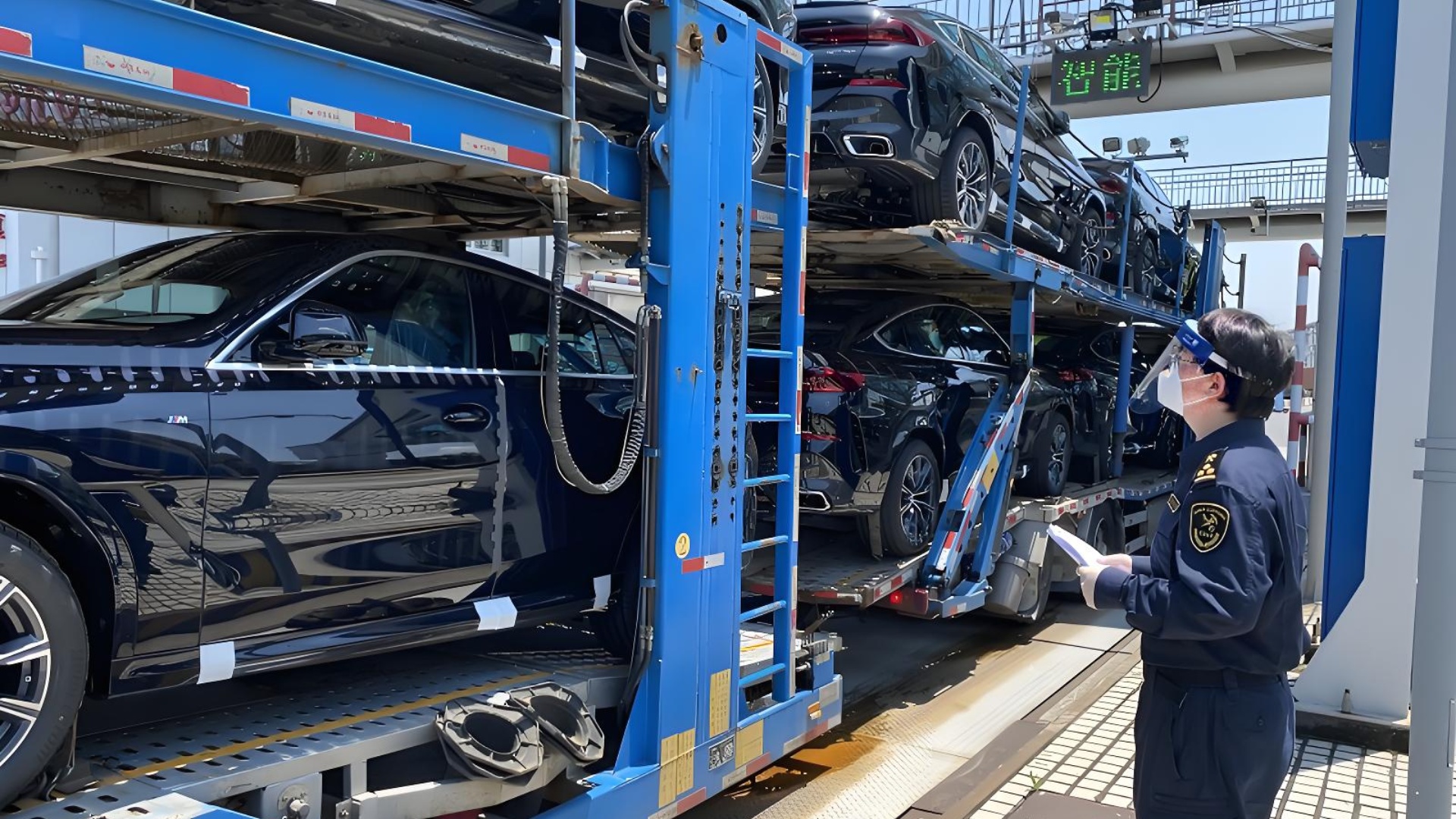  Vehicle quality check with multi-point inspection before international shipping