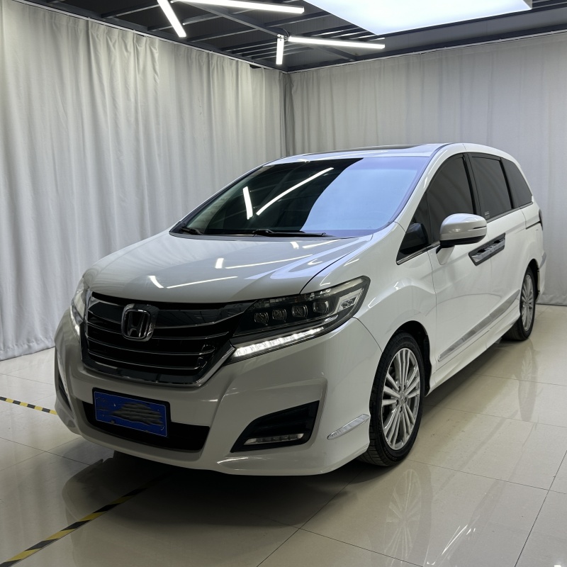 The 2016 Honda Odyssey is a standout in the used car market by offering spacious interiors, advanced safety features, and reliable performance. This model features a sleek exterior design with a focus