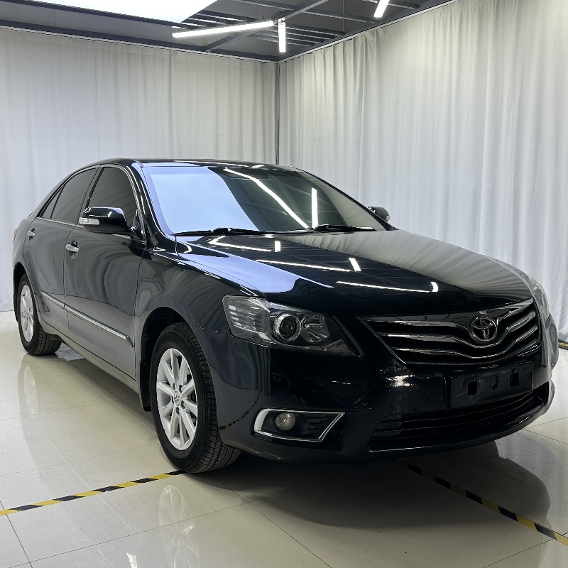 The 2015 Toyota Camry continues to set standards in the used car market by offering unmatched reliability, superior comfort, and impressive fuel efficiency. This model boasts a sleek exterior design, 