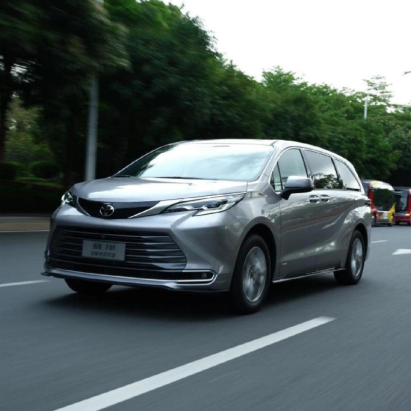 The Toyota Sienna is a premium minivan designed for families, business transport, or travel fleets. Known for its spacious interior, smooth performance, and advanced safety features, the Sienna stands