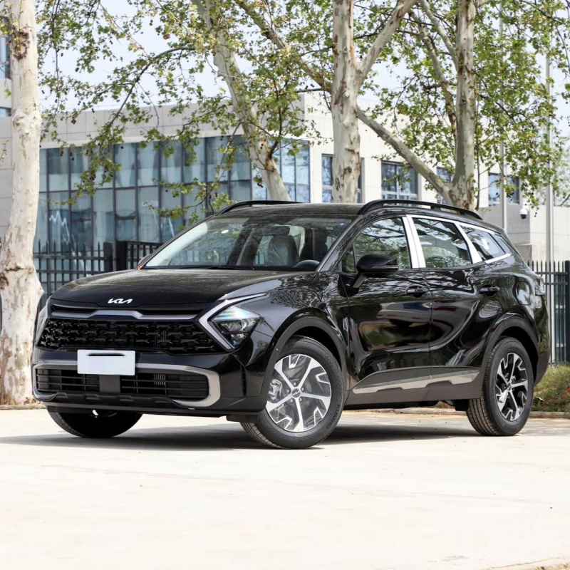The Kia Sportage combines cutting-edge technology with a bold design. Offering excellent fuel efficiency, advanced safety features like Blind Spot Detection, Lane Keeping Assist, and a user-friendly i