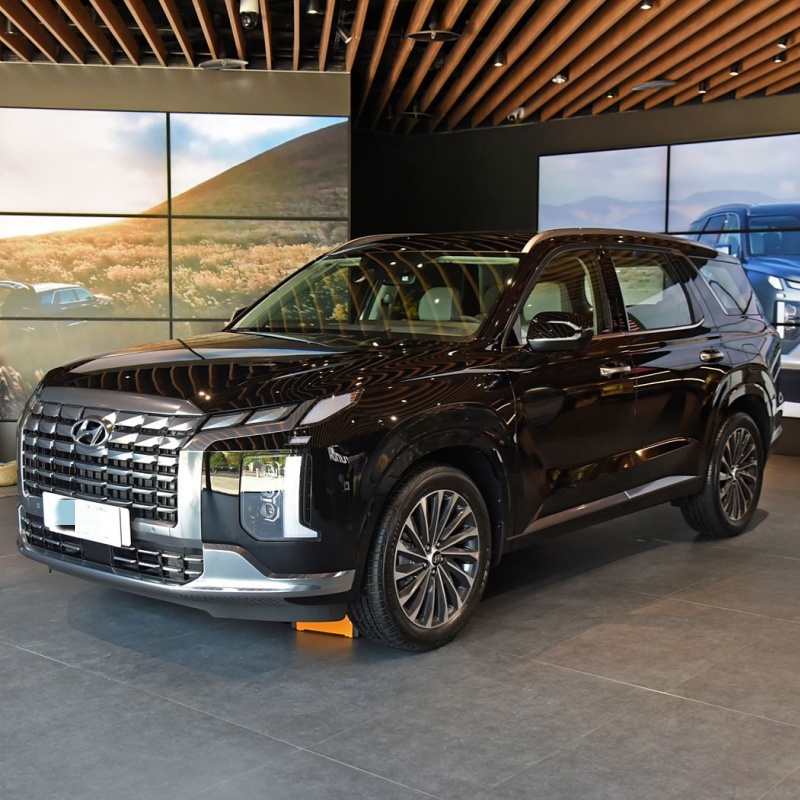 The Hyundai Palisade delivers the perfect balance of luxury, comfort, and practicality in a three-row SUV. With premium seating, advanced safety features like Blind-Spot Collision Avoidance and Rear C